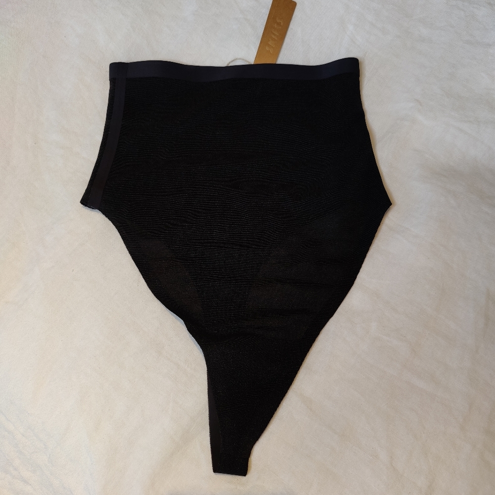 Skims sheer sculpt thong S